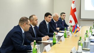 Председатель Следственного комитета РА встретился в Тбилиси с руководителем Следственной службы Министерства финансов Грузии
